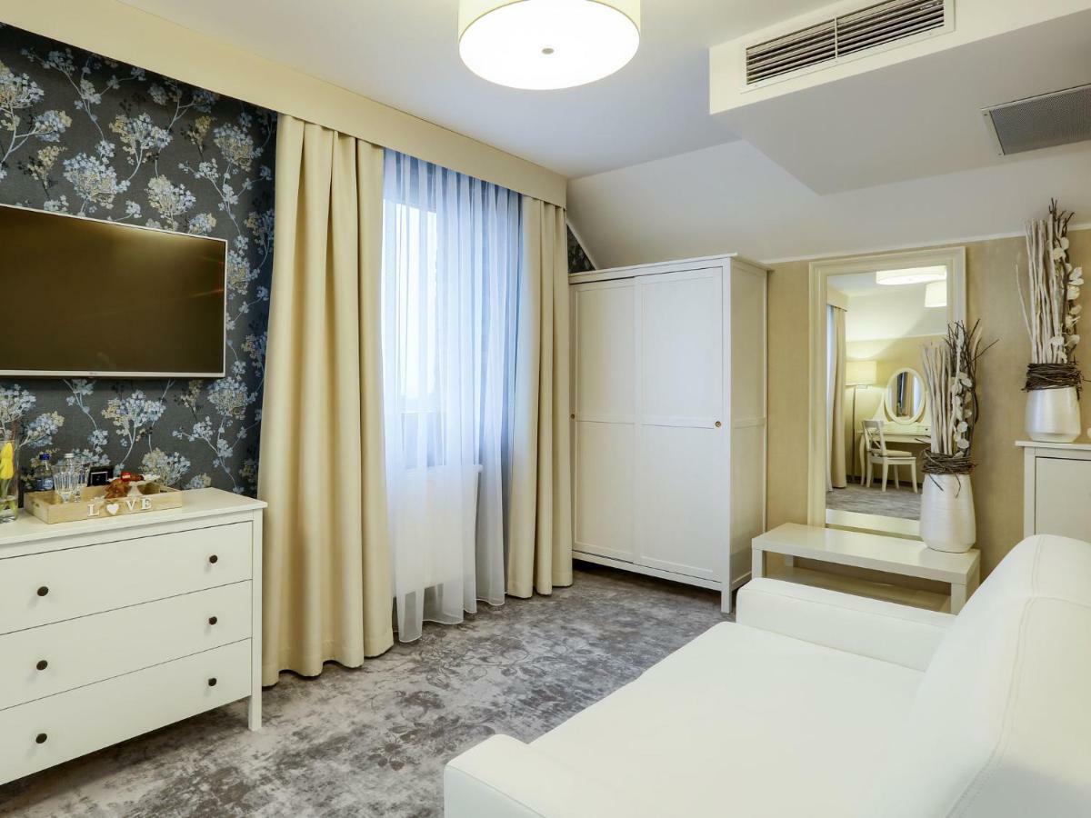 Hotel Antek Zlinice Exterior photo